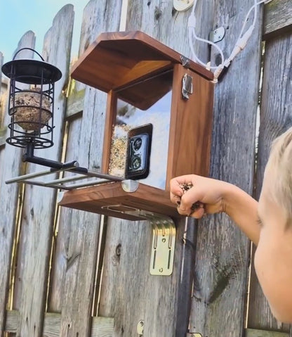 Bird feeder with camera