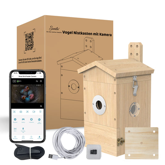 Produktbild Vogel Nistkasten mit Kamera mit Lieferumfang - Originalverpackung, Vogel Nistkasten, Bodenplatte, SD-Karte, Ladekabel, Baumgurt und ein Handy mit der BirdLover App sind sichtbar