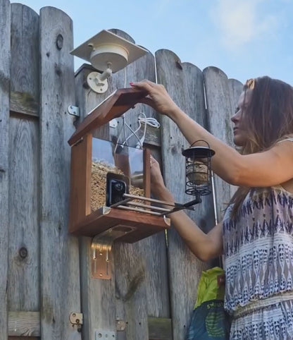 Bird feeder with camera