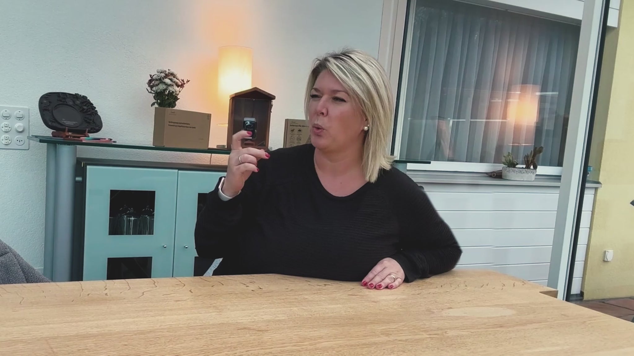Vogel Nistkasten Unboxing Video mit Sandra